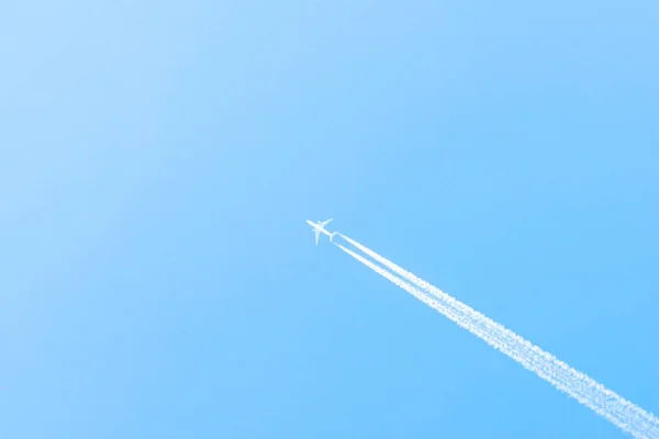 Airplane Blue Sky Clouds Condensation Trails Germany — Stock Photo, Image
