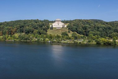 Almanya, Regensburg 'da Walhalla' nın insansız hava aracı görüntüsü