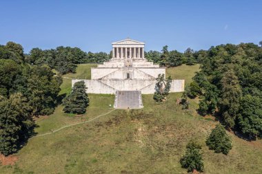 Almanya, Regensburg 'da Walhalla' nın insansız hava aracı görüntüsü