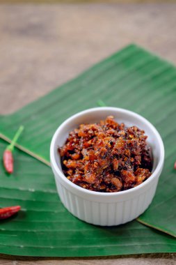 Tay chili yapıştırın üzerinde muz yaprak adam