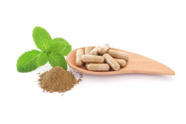 nane yaprakları ve beyaz adam izole ilaç