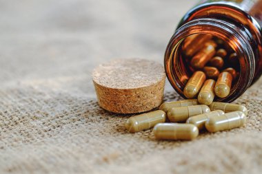 bitkisel tıp yakın çekim adam üzerinde