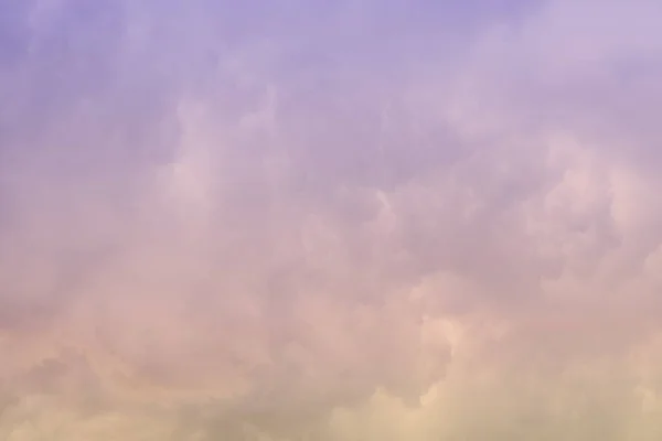 Σύννεφο Μοβ Φόντο Του Ουρανού Φωτογραφία Αρχείου