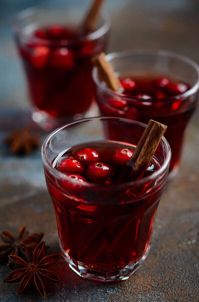 Mulled red wine with cranberries.