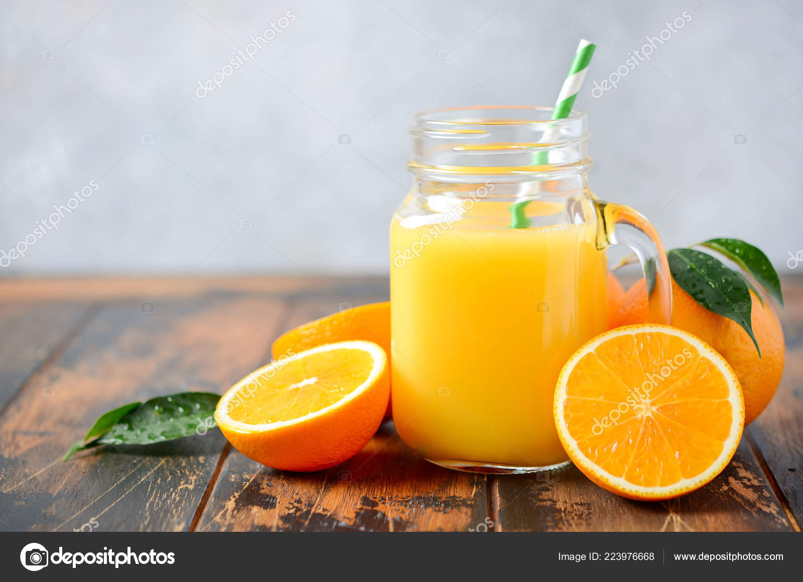 https://st4.depositphotos.com/6476244/22397/i/1600/depositphotos_223976668-stock-photo-fresh-orange-juice-jar-old.jpg