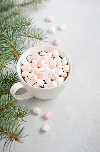 Tasse Heiße Schokolade Mit Marshmallows Auf Grauem Betongrund Weihnachtskonzept — Stockfoto