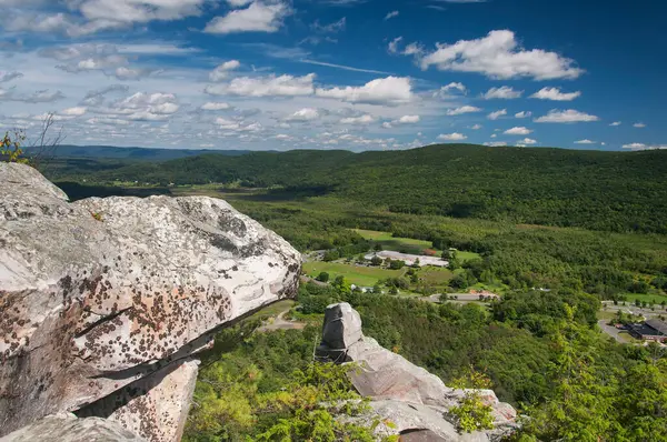 Una Vista Del Paisaje Los Berkshires Del Sur Monument Mountain Fotos De Stock