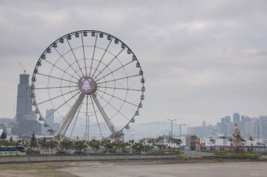 Hong Kong. 17 Aralık 2016, Hong Kong Çin 'deki Viktorya Limanı' ndaki tarihi Hong Kong gözlem çarkı..