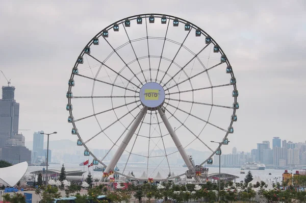 Hong Kong, Çin. 17 Aralık 2016, Hong Kong Çin 'deki Victoria Limanı' nın rıhtımındaki tarihi eğlence parkı..
