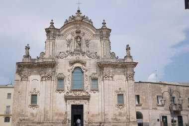 Matera, İtalya - 22 Ağustos 2018: Neredeyse tamamen 1670 Barok tarzında inşa edilen kilise San Francesco d'Assisi, dış faade
