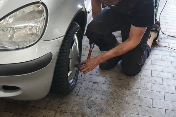 Changing car tyre in an auto repair shop