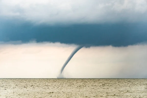 Tornado Über Dem Meer — Stockfoto