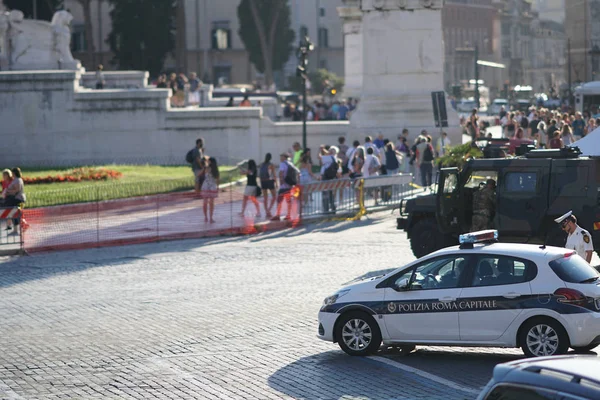 Rome, İtalya - 3 Eylül 2018: Polise yerel ayar Roma Capitale araba. Yerel polis Kolordu, Roma (eski belediye polisine) zabıta hizmet Roma'nın başkentidir
