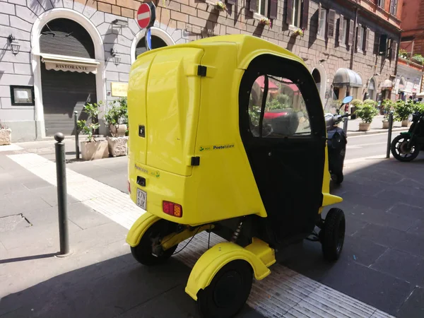 Roma Italia Agosto 2018 Coche Eléctrico Del Italiano Poste Italiane —  Fotos de Stock