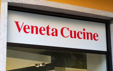 Verona, İtalya - 5 Eylül 2018: Veneta tabela cucina mağaza, İtalyan şirket üretim ve dağıtım mutfak