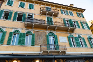 Verona, İtalya - 5 Eylül 2018: Gianfilippo sarayda Piazza sutyen Giuseppe Garibaldi 