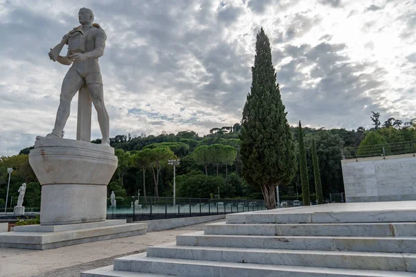 Roma Italia Septiembre 2018 Estatua Mármol Soldado Moderno Cancha Tenis —  Fotos de Stock