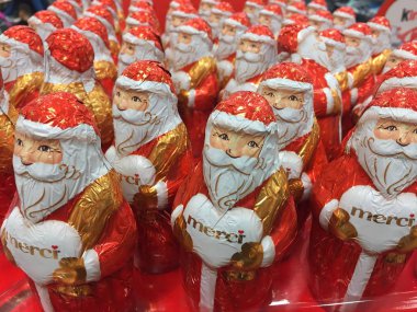 Berlin, Almanya - 13 Ekim 2018: Merci çikolata Noel rakamlar. Merci (