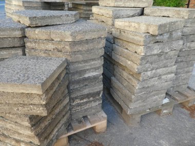 Çimento levhalar yığınları