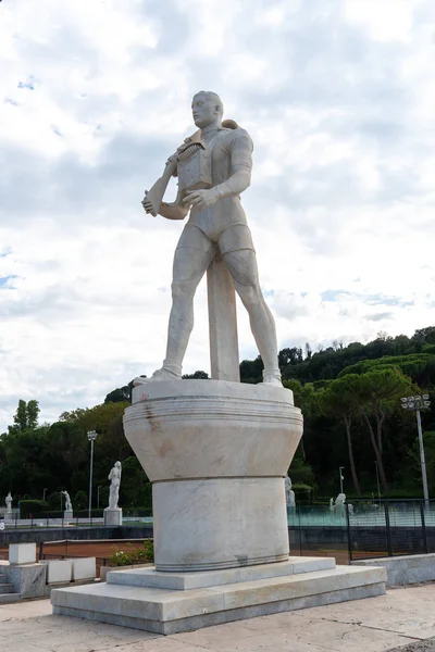 Roma Italia Septiembre 2018 Estatua Mármol Soldado Moderno Foro Italico —  Fotos de Stock