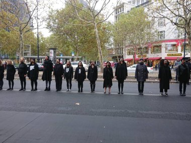 Berlin, Almanya - 20 Ekim 2018: Özgürlük kaldırılması kölelik ile her adım 2018, milyonlarca insan dünyada bugün esir bilinçlendirmek için küresel bağış toplama etkinliği yürüyüşe