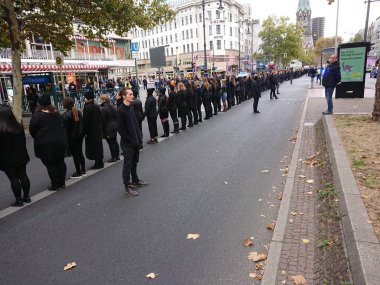 Berlin, Almanya - 20 Ekim 2018: Özgürlük kaldırılması kölelik ile her adım 2018, milyonlarca insan dünyada bugün esir bilinçlendirmek için küresel bağış toplama etkinliği yürüyüşe