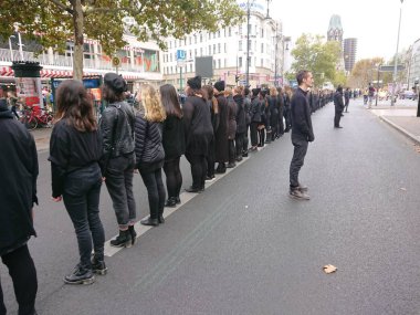 Berlin, Almanya - 20 Ekim 2018: Özgürlük kaldırılması kölelik ile her adım 2018, milyonlarca insan dünyada bugün esir bilinçlendirmek için küresel bağış toplama etkinliği yürüyüşe
