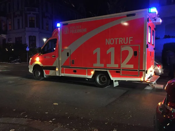 德国柏林 2018年10月20日 德国救护车急救 112是单一的欧洲紧急号码 可以免费拨打 它是用于火灾和医疗紧急 — 图库照片