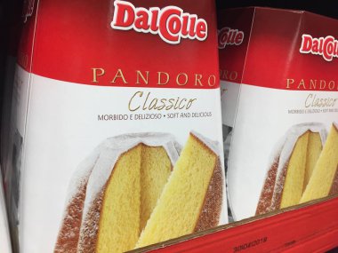Berlin, Almanya - 17 Ekim 2018: Pandoro Dal Colle. Dal Colle İtalya şekerleme ürünleri panettone pandoro ve pişmiş tatlılar