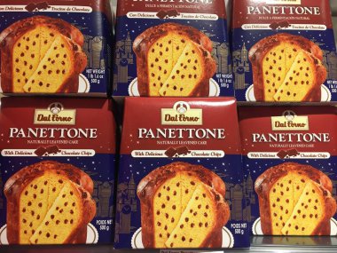 Berlin, Almanya - 17 Ekim 2018: Bauli'nın kız kardeşi marka Dal Forno Panettone, ünlü İtalyan Noel kek