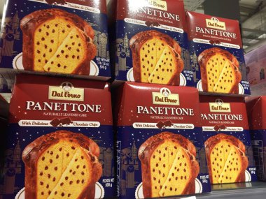 Berlin, Almanya - 17 Ekim 2018: Bauli'nın kız kardeşi marka Dal Forno Panettone, ünlü İtalyan Noel kek