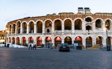 Verona, İtalya - 5 Eylül 2018: Verona Arena, Piazza sutyen Verona, İtalya, Roma bir amfitiyatro dış ilk yüzyılda inşa edilmiş