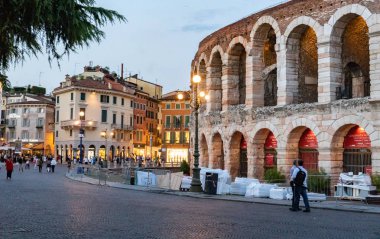 Verona, İtalya - 5 Eylül 2018: Verona Arena, Piazza sutyen Verona, İtalya, Roma bir amfitiyatro dış ilk yüzyılda inşa edilmiş