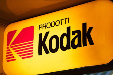 Verona, İtalya - 5 Eylül 2018: Kodak işareti dış bina. Eastman Kodak Company tarihi temel fotoğrafçılık ile düşsel ürün üreten bir Amerikan teknoloji firmasıdır