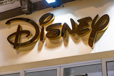 Verona, İtalya - 5 Eylül 2018: Disney store tabela. Sadece Disney öğeleri ilgili satış özel mağazalar uluslararası bir zincir Disney deposudur