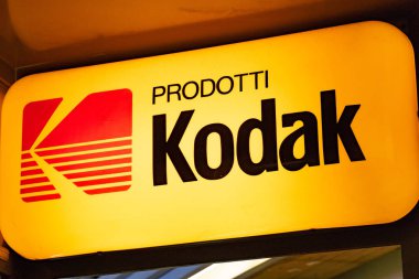 Verona, İtalya - 5 Eylül 2018: Kodak işareti dış bina. Eastman Kodak Company tarihi temel fotoğrafçılık ile düşsel ürün üreten bir Amerikan teknoloji firmasıdır