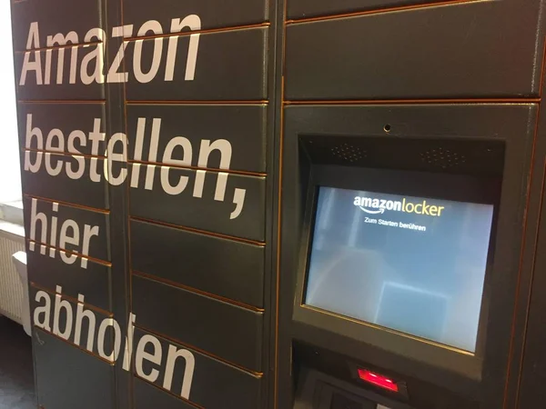 Berlín Alemania Octubre 2018 Ubicación Amazon Locker Amazon Locker Proporciona — Foto de Stock