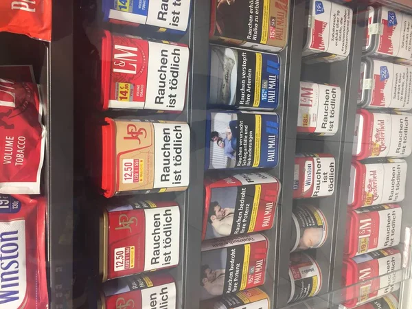 Berlin Deutschland 2018 Zigaretten Mit Warnhinweisen Auf Der Verpackung Viele — Stockfoto