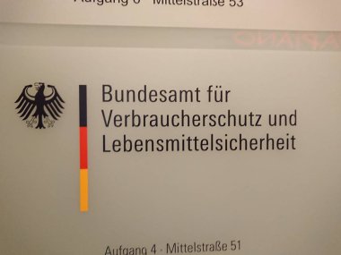 Berlin, Almanya - 17 Ekim 2018: Tabela Bundesamt fr Verbraucherschutz und Lebensmittelsicherheit (Alman Federal Office tüketicinin korunması ve gıda güvenliği için), Alman federal Ajansı