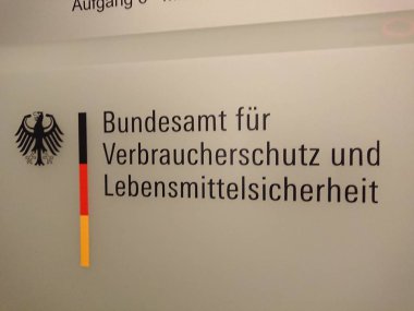 Berlin, Almanya - 17 Ekim 2018: Tabela Bundesamt fr Verbraucherschutz und Lebensmittelsicherheit (Alman Federal Office tüketicinin korunması ve gıda güvenliği için), Alman federal Ajansı