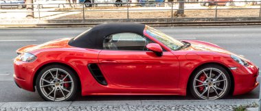 Berlin, Almanya - 19 Eylül 2018: Porsche araba. Yüksek performanslı spor otomobil, SUV'lar ve sedan uzmanlaşmış bir Alman otomobil üreticisi Porsche Ag olduğunu