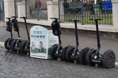 Rome, İtalya - 3 Ağustos 2018: Segway, satır. Segway NK bir iki tekerlekli, kendi kendine karşı scooter'dır