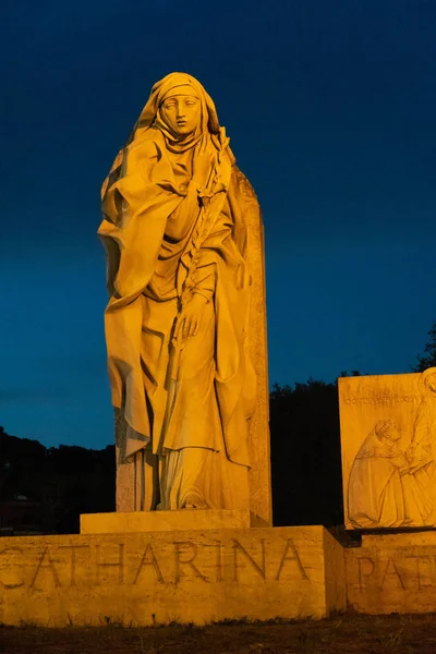 Roma Italia Agosto 2018 Estatua Santa Catalina Siena Cerca Del —  Fotos de Stock