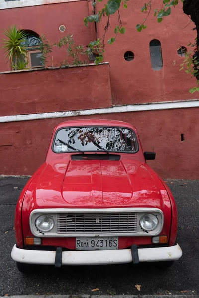 Roma Italia Agosto 2018 Red Renault Car Empresa Multinacional Francesa — Foto de Stock