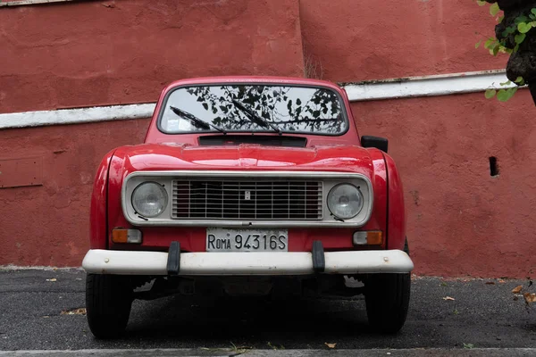 Roma Italia Agosto 2018 Red Renault Car Empresa Multinacional Francesa — Foto de Stock