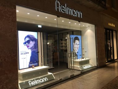 Verona, İtalya - 5 Eylül 2018: Fielmann mağaza dış. Fielmann Ag perakende gözlük üzerinde odaklanan bir Alman optik firmasıdır