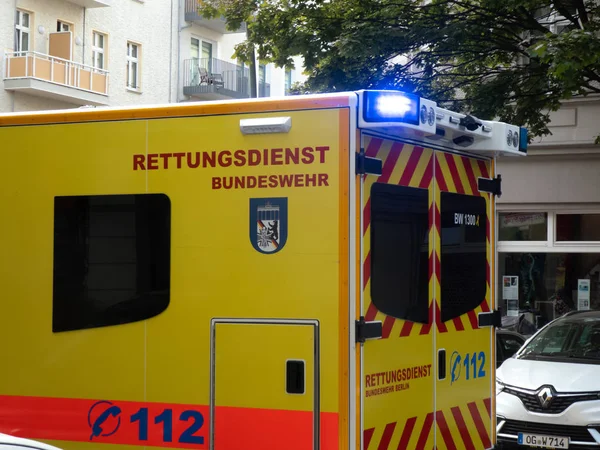 德国柏林 2018年9月12日 紧急医疗服务救护车 112 是欧洲唯一可以免费拨打的紧急号码 用于消防和医疗紧急情况 — 图库照片
