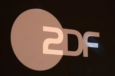 Berlin, Almanya - 14 Şubat 2017: Zdf tabela. Zweites Deutsches Fernsehen (İngilizce: ikinci Alman Televizyonu), genellikle Zdf için kısaltılmış, bir Alman kamu televizyon kanalıdır