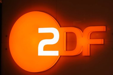 Berlin, Almanya - 14 Şubat 2017: Zdf tabela. Zweites Deutsches Fernsehen (İngilizce: ikinci Alman Televizyonu), genellikle Zdf için kısaltılmış, bir Alman kamu televizyon kanalıdır