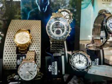 Rome, İtalya - 3 Ağustos 2018: mağaza penceresinde görüntülenen Festina saat. Festina İspanyol saat markası oldu. 1984 yılında işadamı Miguel Rodrguez Festina, İsviçre'de kurulmuş bir marka satın aldı